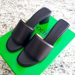 New Bottega Veneta Black Leather Slide